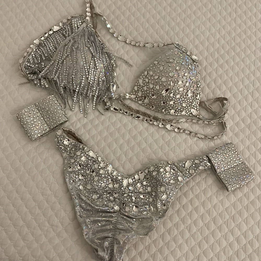 Competition Hand craft unique elegant bikini - Picture 3 of 3